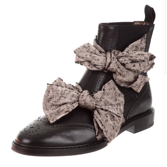 Black Leather ankle boots with brogue trim, bow accents. Box & dust bag included - Picture 3 of 9